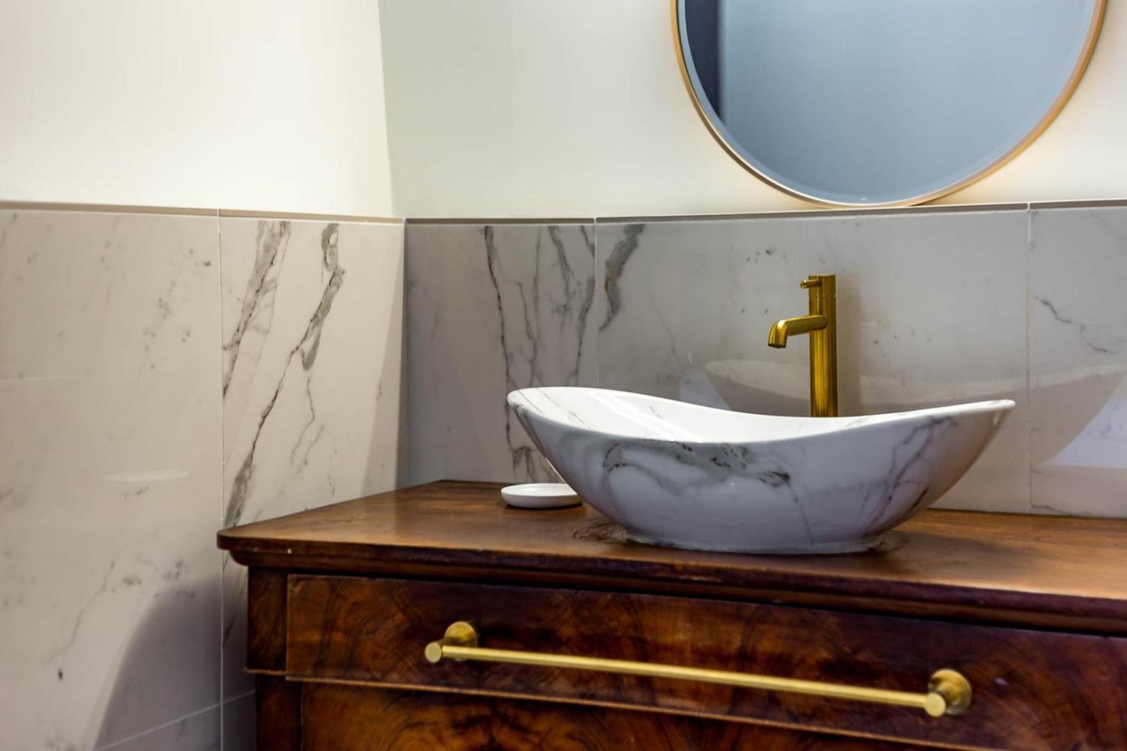 High-End Apartment Overlooking The Quays Ail Lyon Bagian luar foto